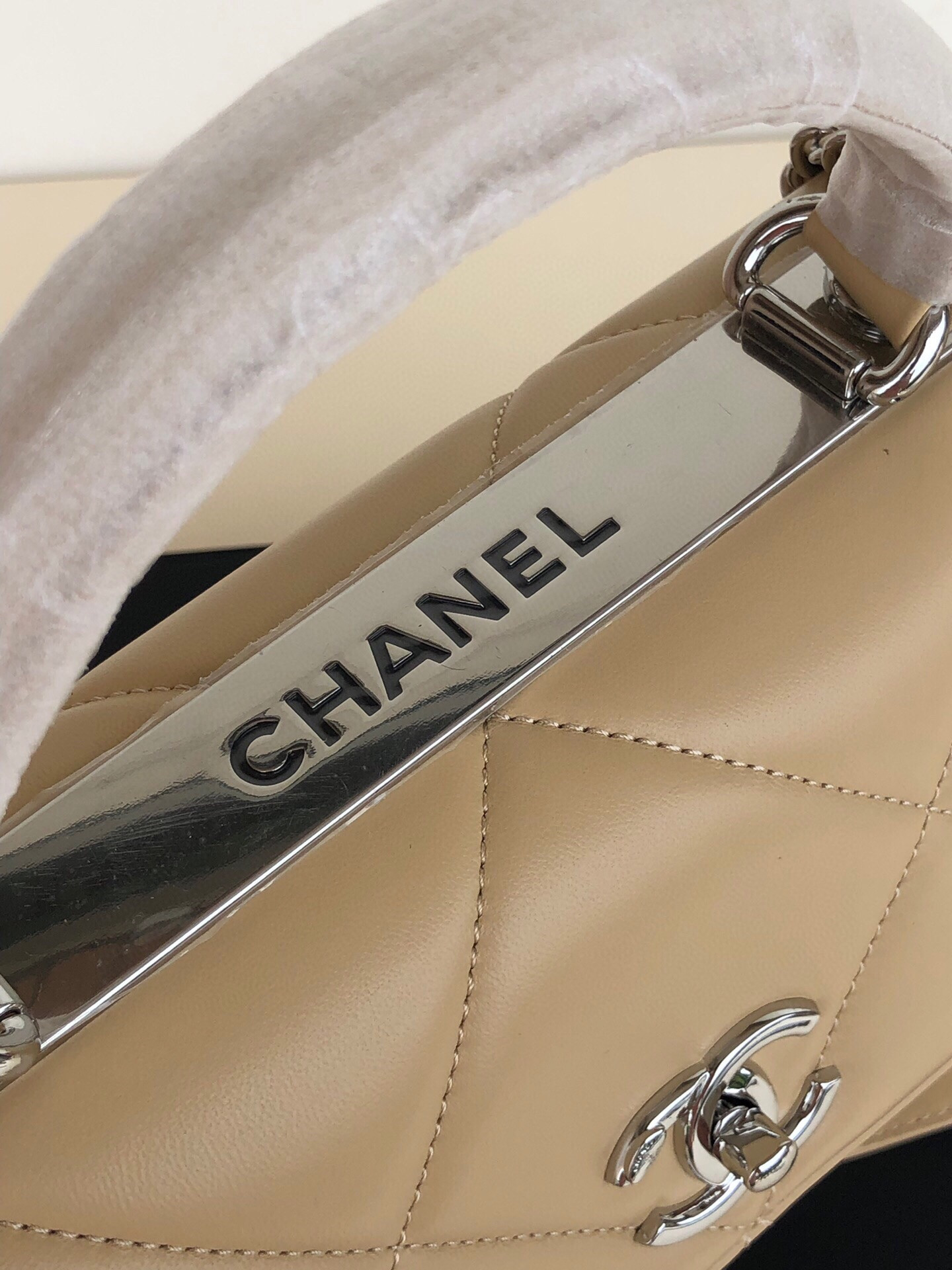 CHANEL FLAP BAG WITH TOP HANDLE 6.6 × 9.8 × 4.7 in