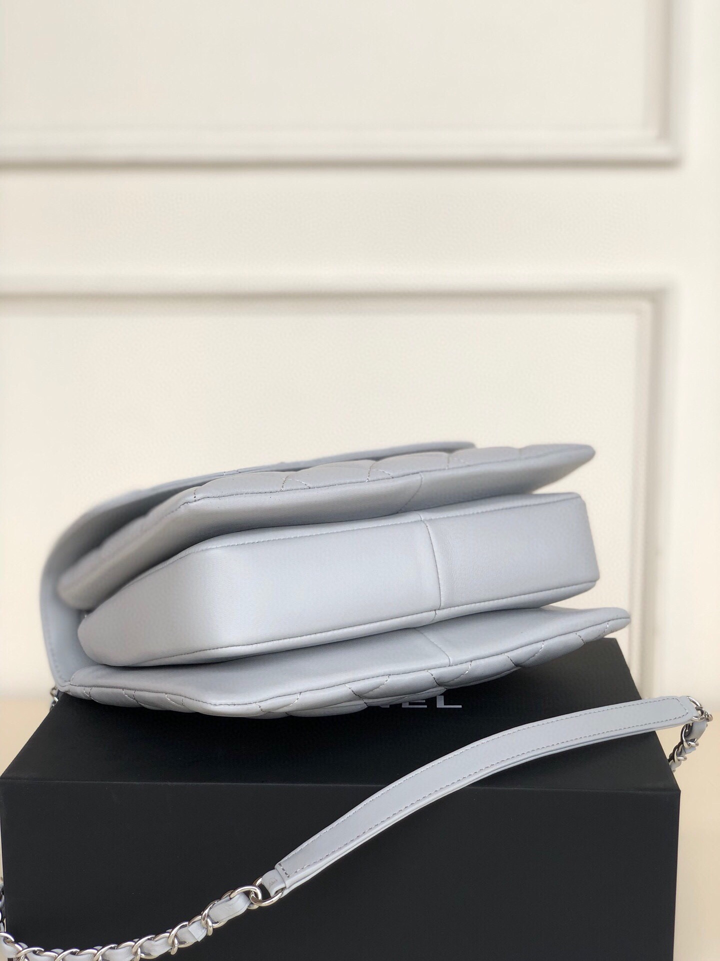 CHANEL FLAP BAG WITH TOP HANDLE 6.6 × 9.8 × 4.7 in