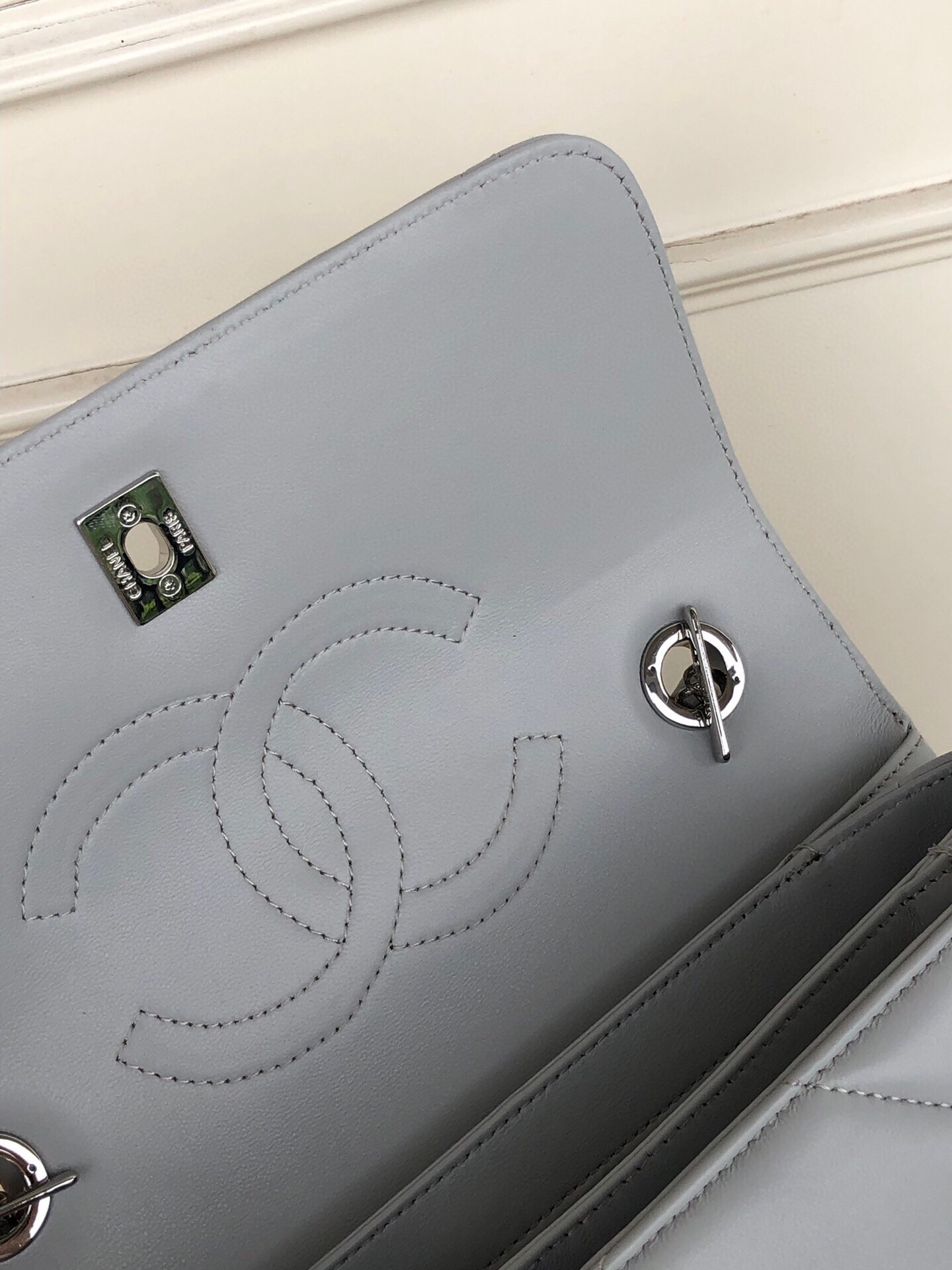 CHANEL FLAP BAG WITH TOP HANDLE 6.6 × 9.8 × 4.7 in