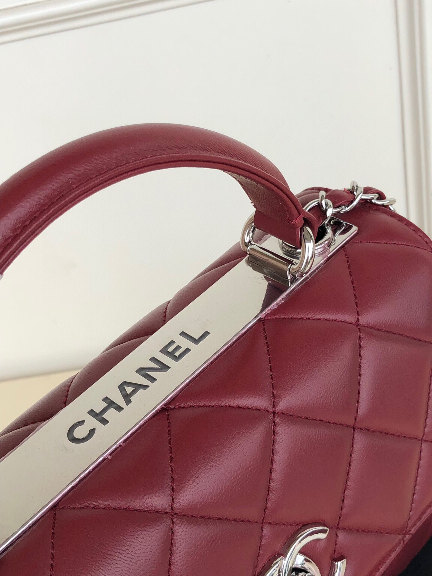 CHANEL FLAP BAG WITH TOP HANDLE 6.6 × 9.8 × 4.7 in