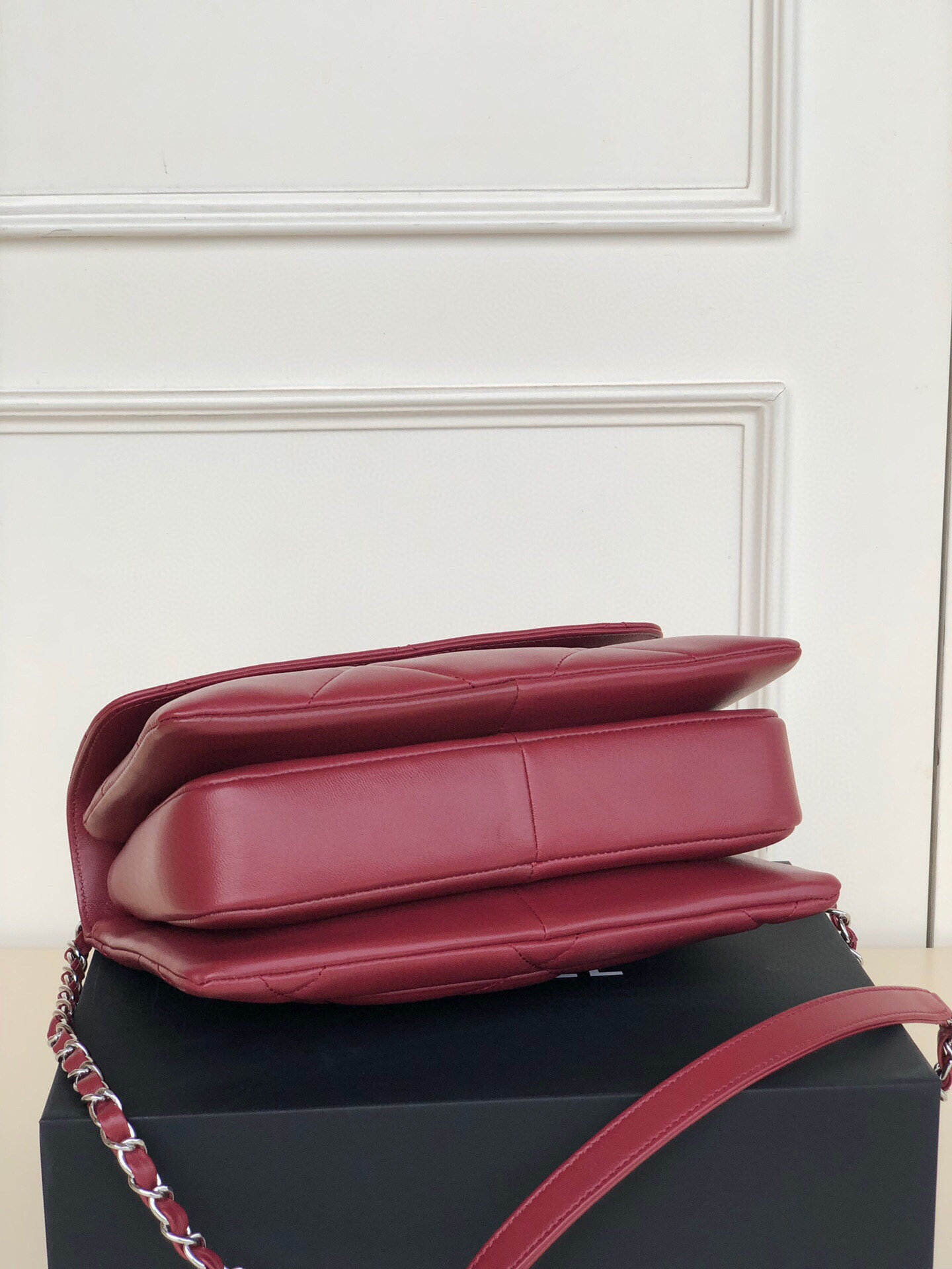 CHANEL FLAP BAG WITH TOP HANDLE 6.6 × 9.8 × 4.7 in