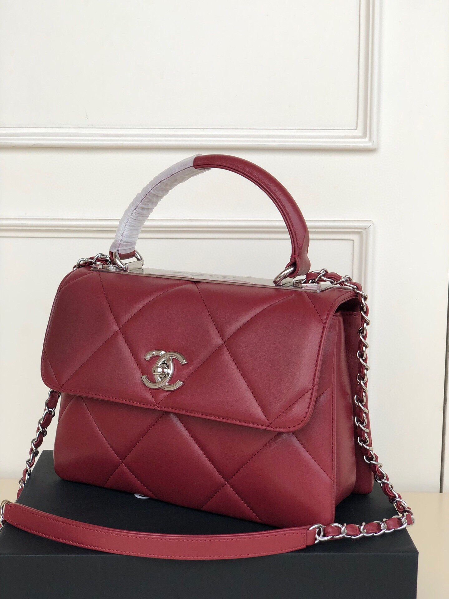 CHANEL FLAP BAG WITH TOP HANDLE 6.6 × 9.8 × 4.7 in