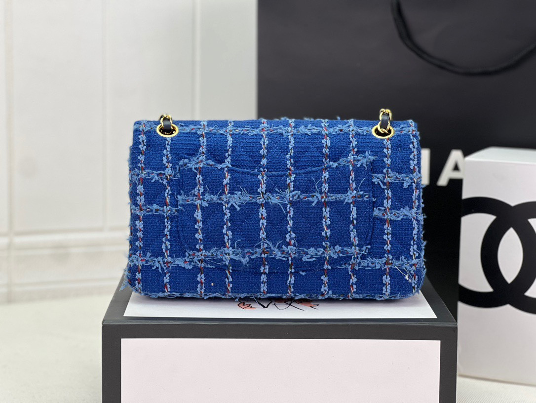 CHANEL CLASSIC 11.12 HANDBAG Tweed & Gold-Tone Metal   6 × 9.9 × 2.5 in