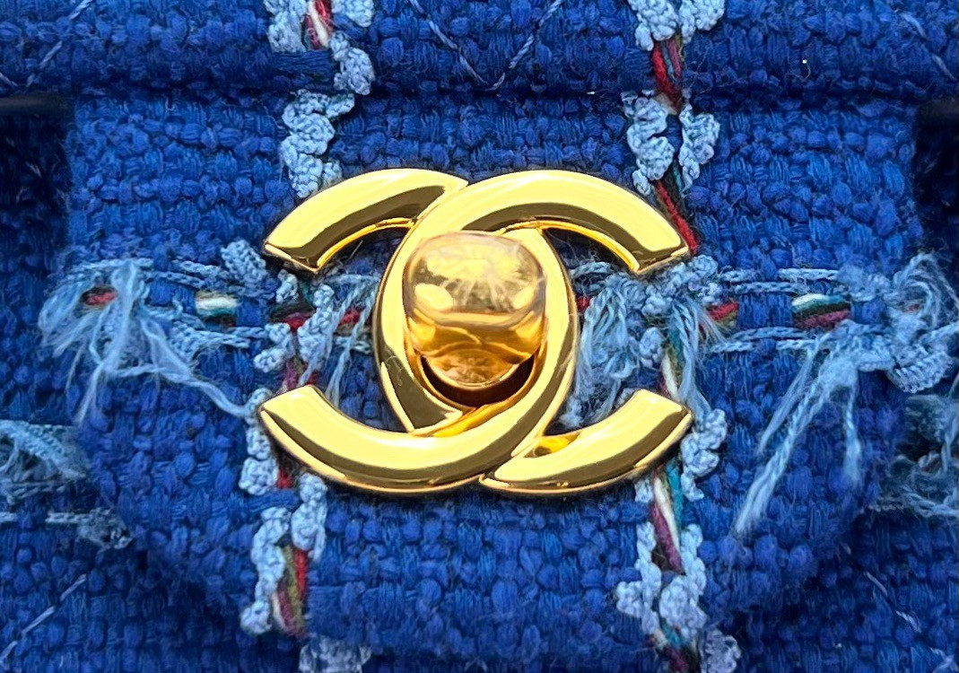 CHANEL CLASSIC 11.12 HANDBAG Tweed & Gold-Tone Metal   6 × 9.9 × 2.5 in