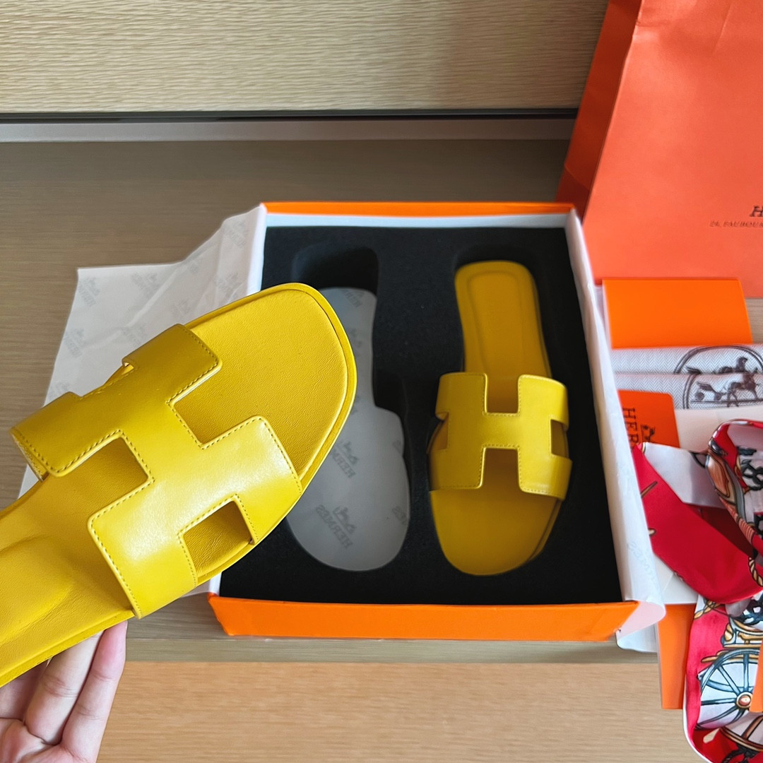 UA Hermès Oran sandal