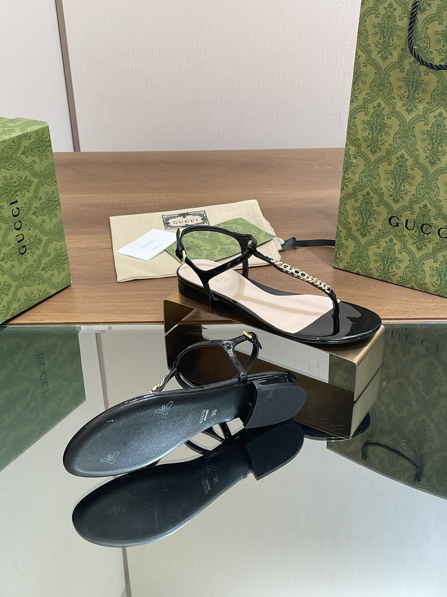 UA GUCCI SIGNORIA THONG SANDAL