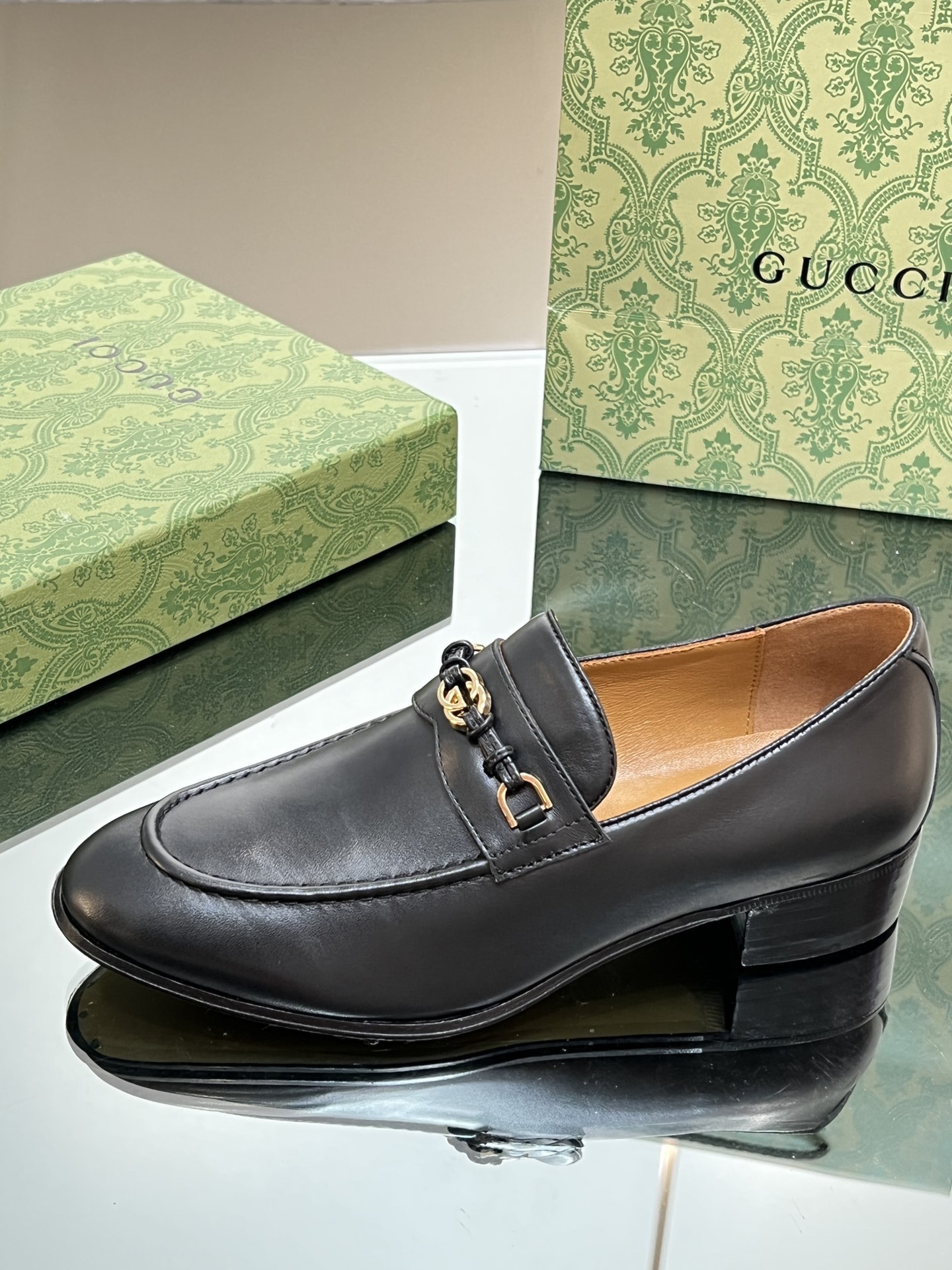UA GUCCI INTERLOCKING G LOAFER