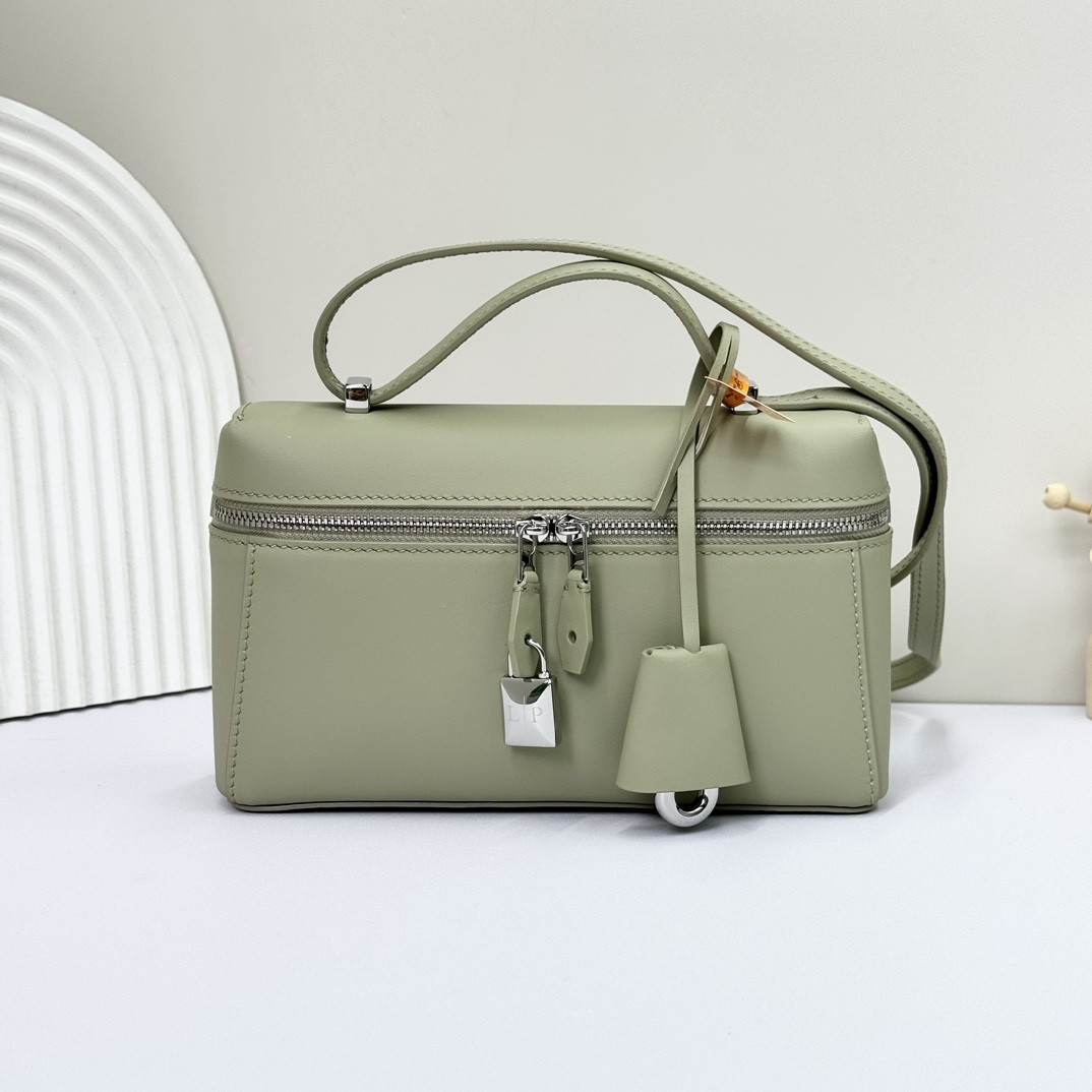 Loro Piana Extra Pocket L19  Smooth Calfskin 11 x 19 x 6.5 cm