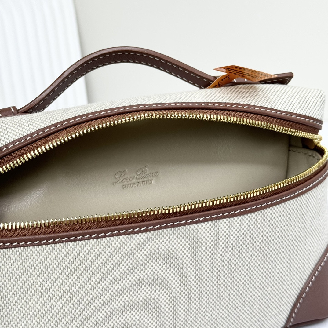 Loro Piana Extra Pocket L19 Cotton, Linen 11 x 19 x 6.5 cm