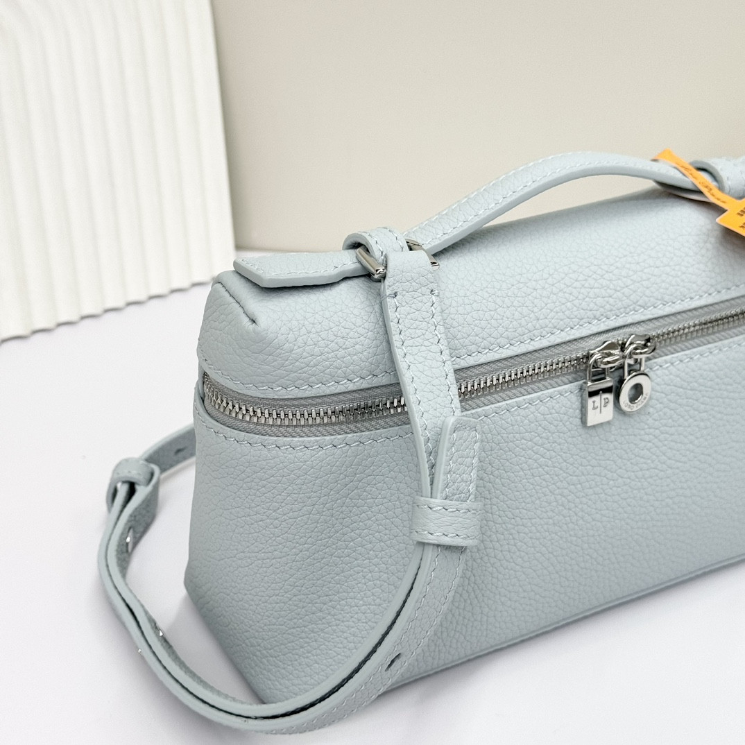 Loro Piana Extra Pocket L19 Grained Calfskin 11 x 19 x 6.5 cm