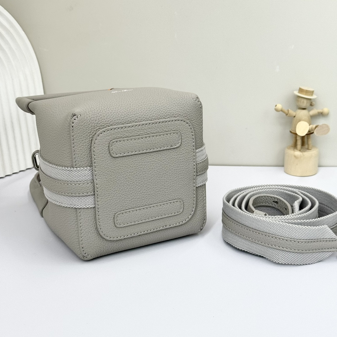 Loro Piana Micro Bale bag Grained Calfskin 23 x 16 x 14 cm