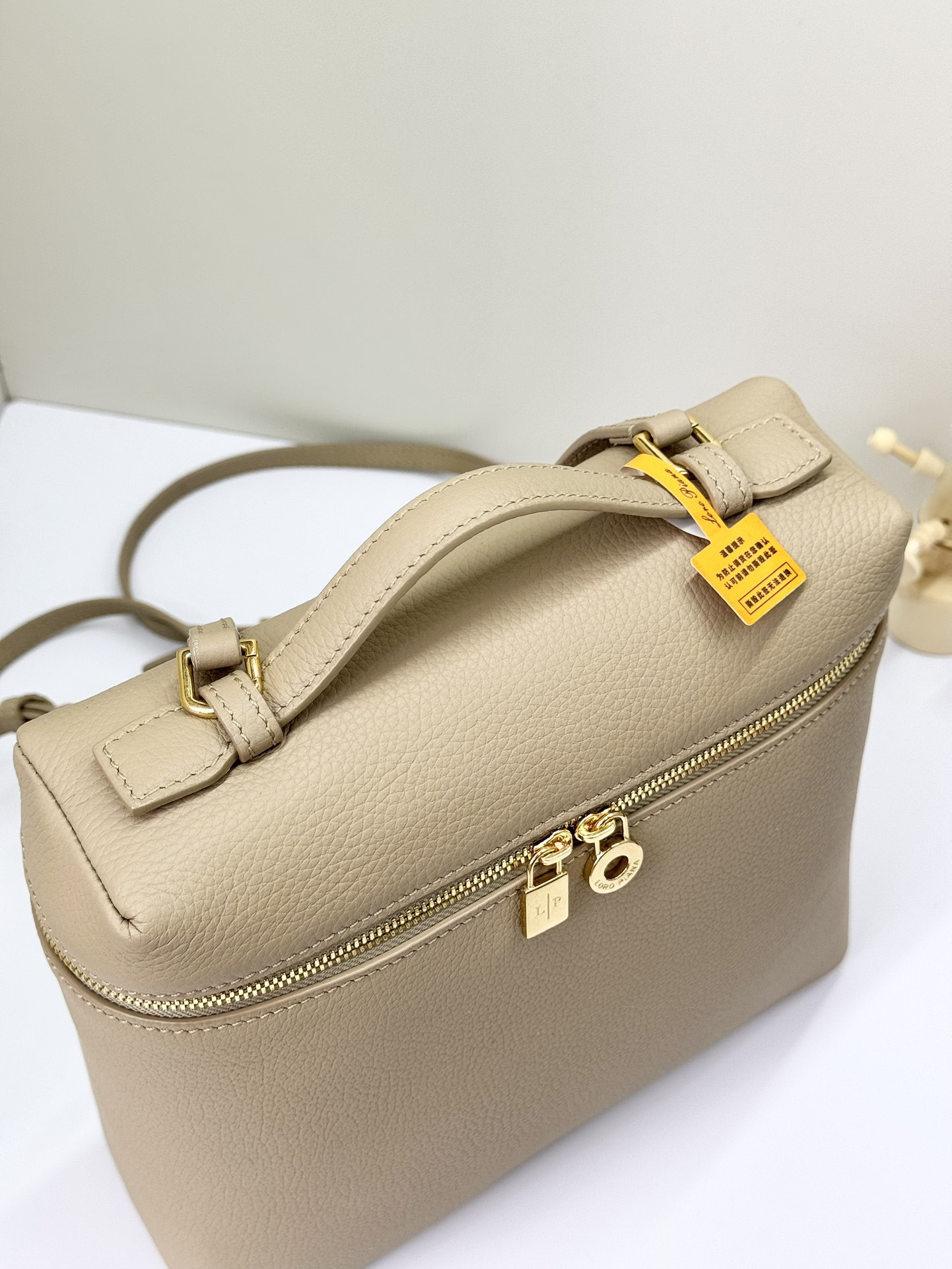 Loro Piana Extra Pocket backpack L23.5 Grained Calfskin 23 x 21 x 8 cm