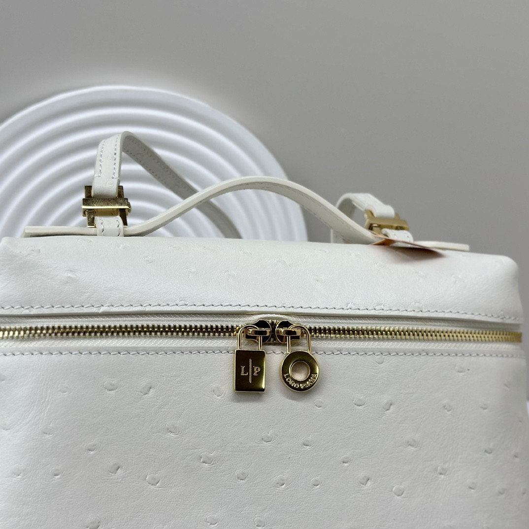 Loro Piana Extra Pocket backpack L23.5 Ostrich-grained Leather 23 x 21 x 8 cm