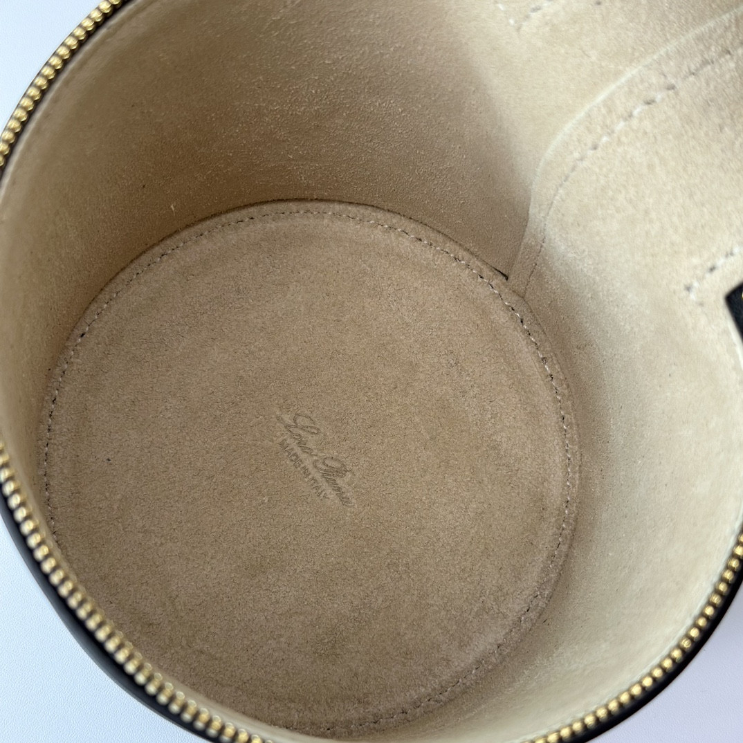 Loro Piana Extra Case Smooth Calfskin 12 x16 x12cm