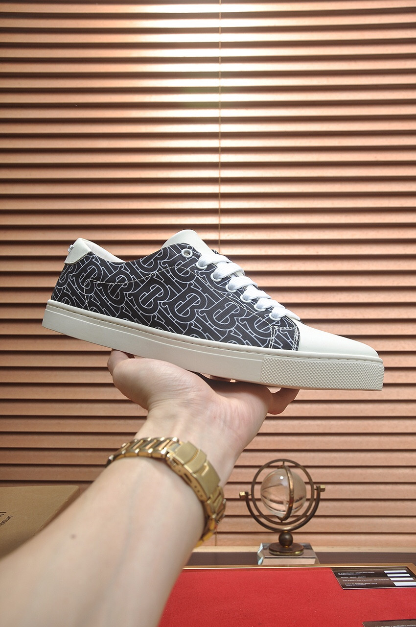 UA Burberry Sneakers