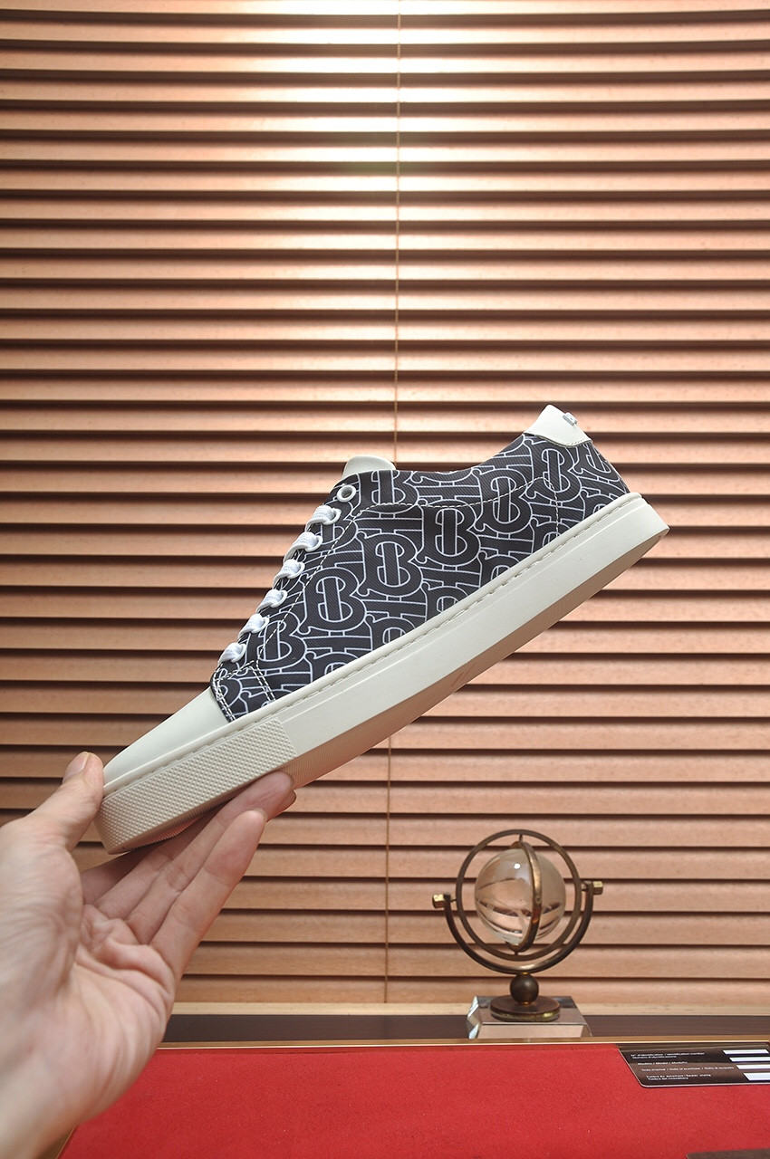 UA Burberry Sneakers