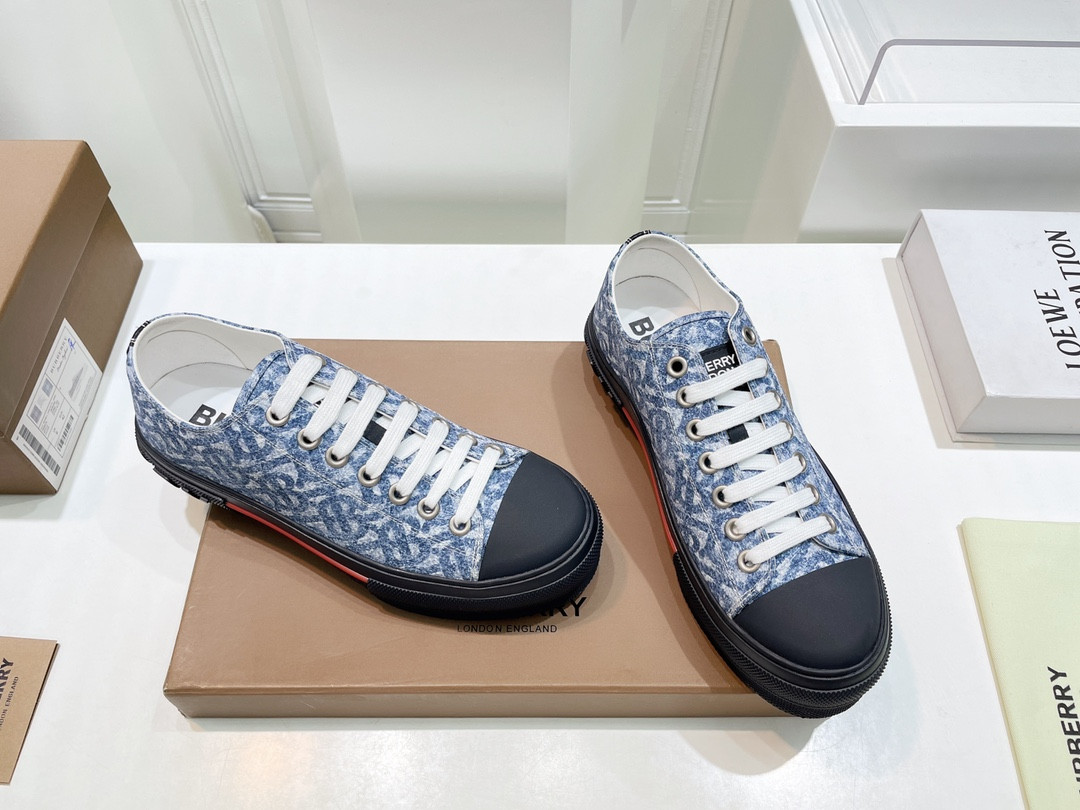 UA Burberry Sneakers