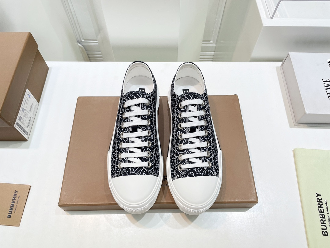 UA Burberry Sneakers
