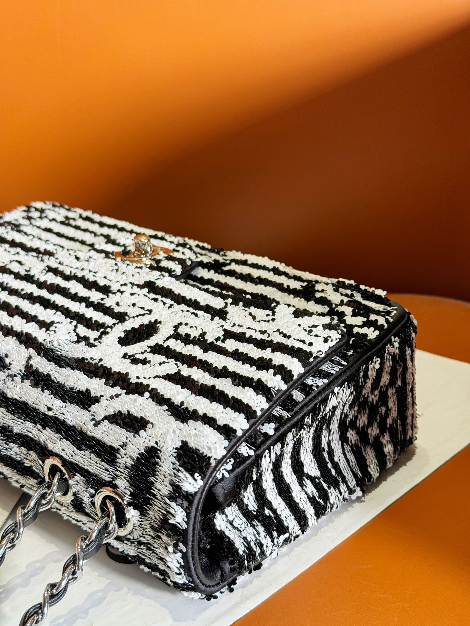 Chanel Classic Flap Bag 15.5×25.5×6.5cm