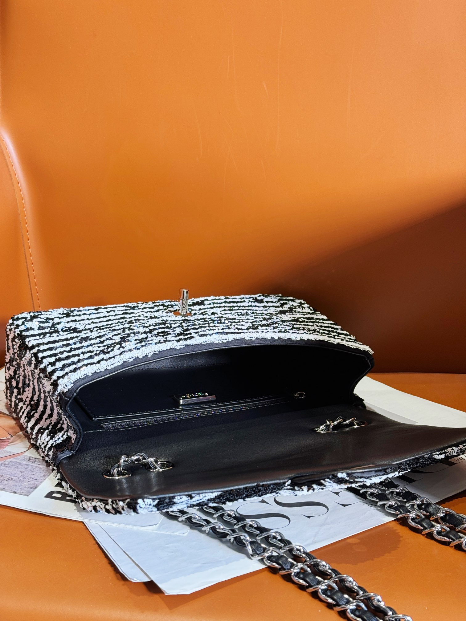 Chanel Classic Flap Bag 15.5×25.5×6.5cm