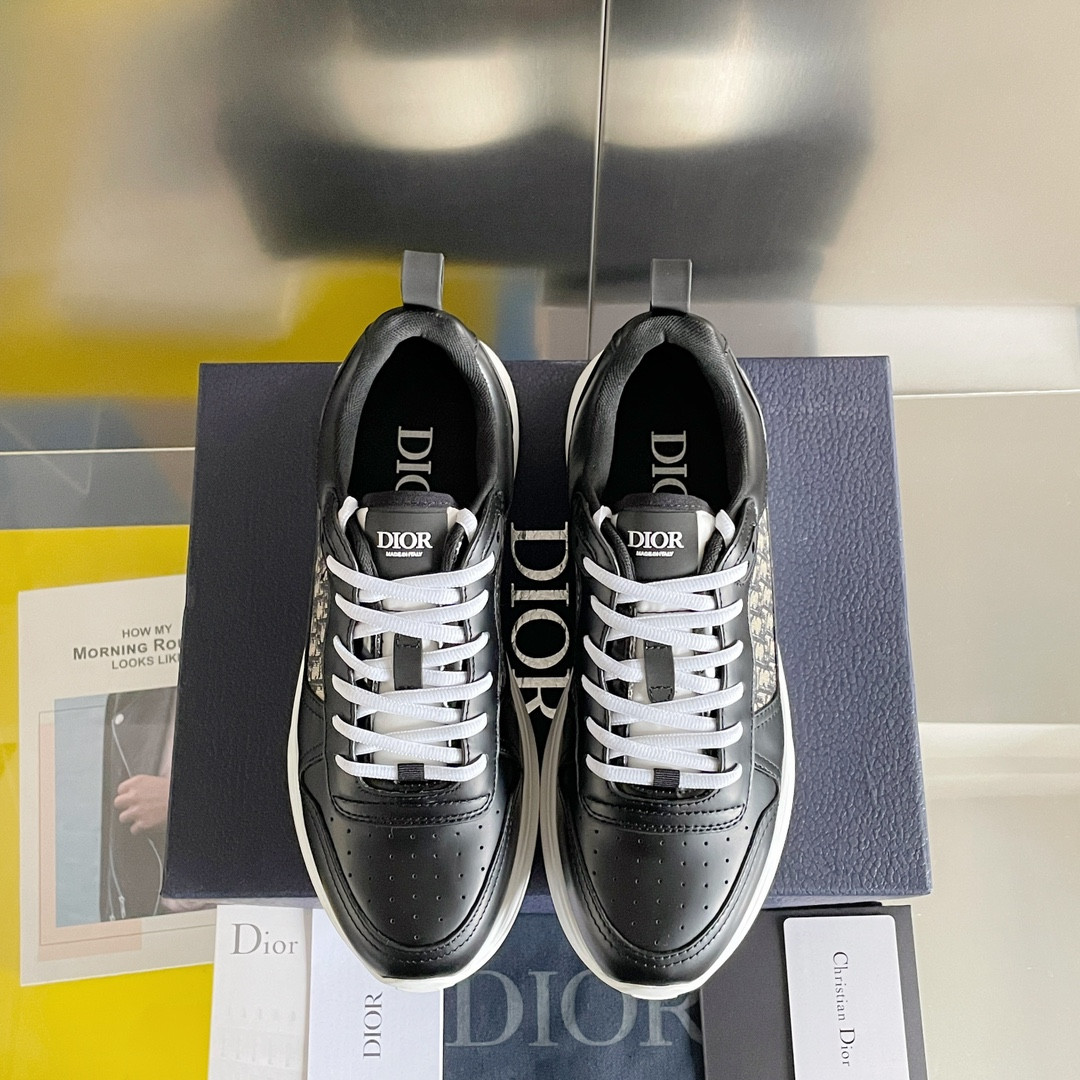 UA Dior B25 Runner Sneaker