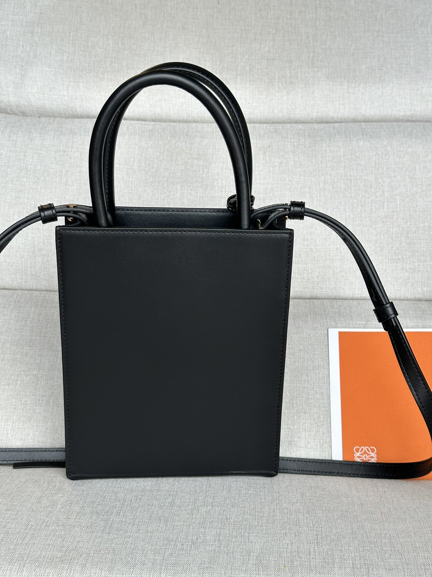 LOEWE Standard A5 Tote 17x6x21.5cm