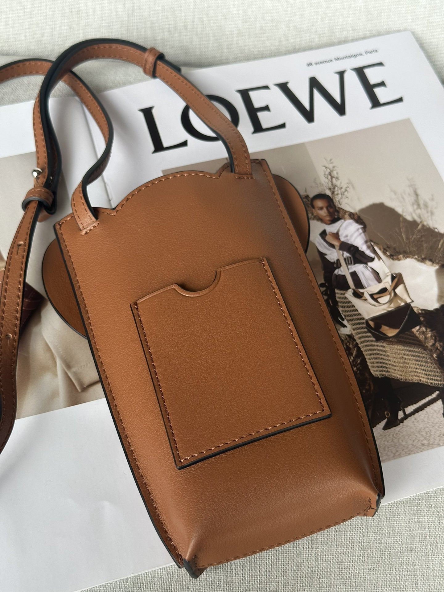 LOEWE Elephant Pocket in classic calfskin 18x8x4cm