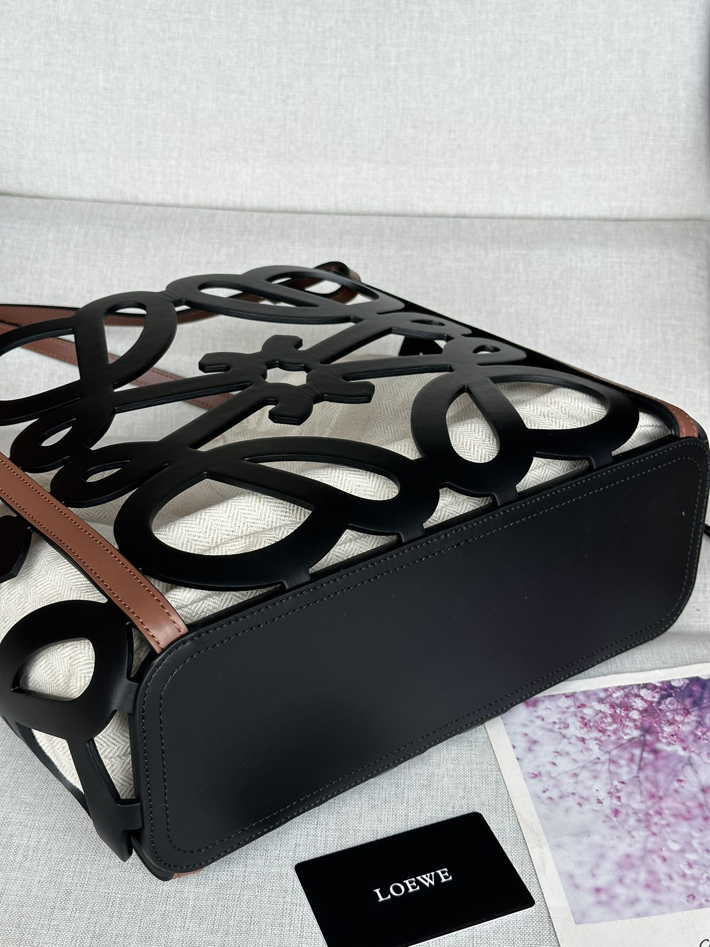 LOEWE Anagram Tote 32x27x11cm