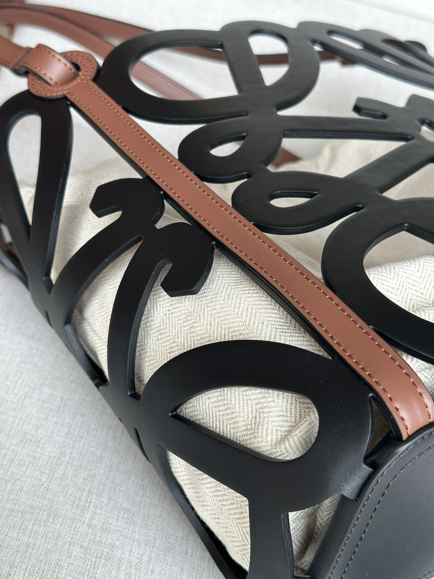 LOEWE Anagram Tote 32x27x11cm