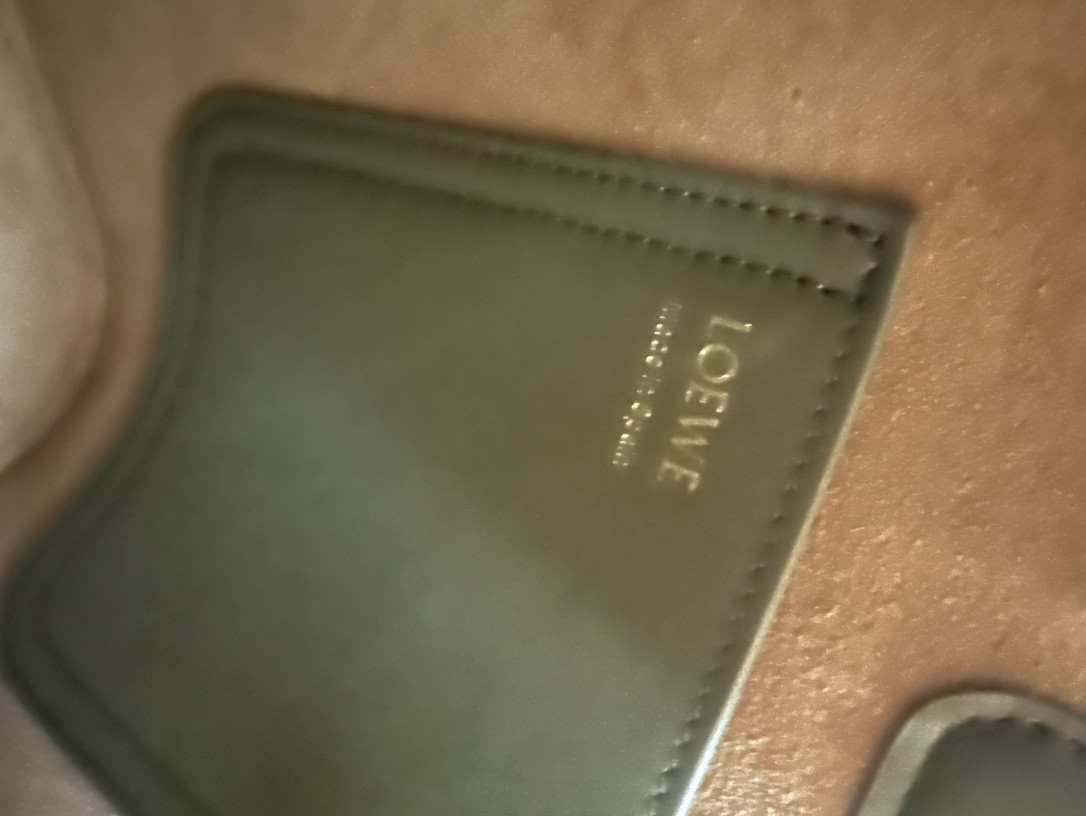 LOEWE Mini Pebble bucket in mellow calfskin 19.5x16x16cm