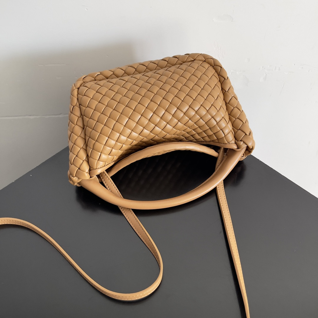 Bottega Veneta Small Cobble Top Handle 11x23x8cm