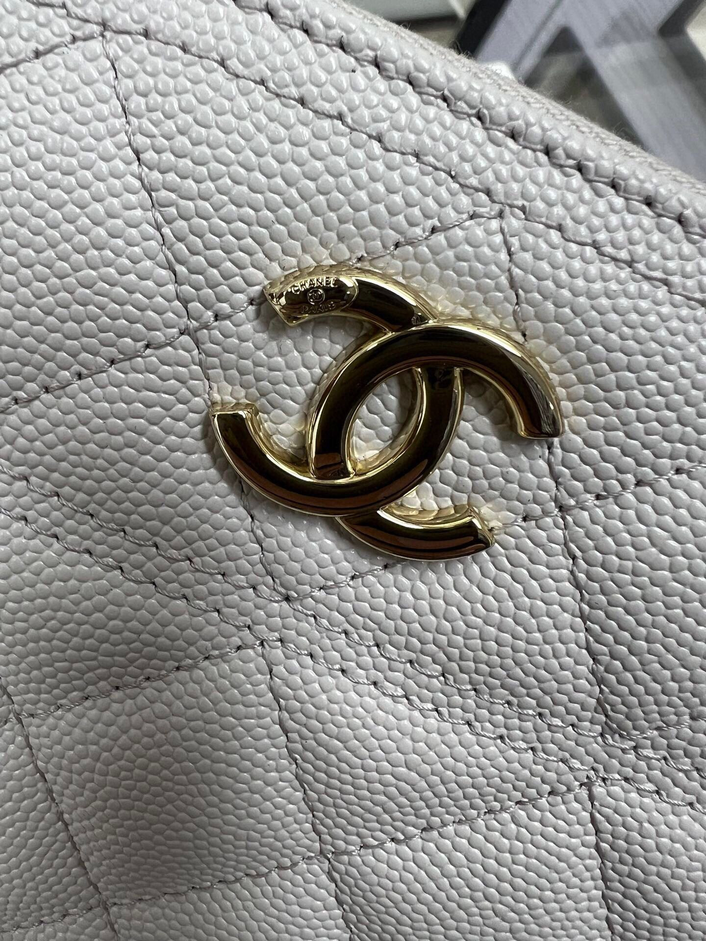 Chanel 25C Chain shell bag 18X16X6cm