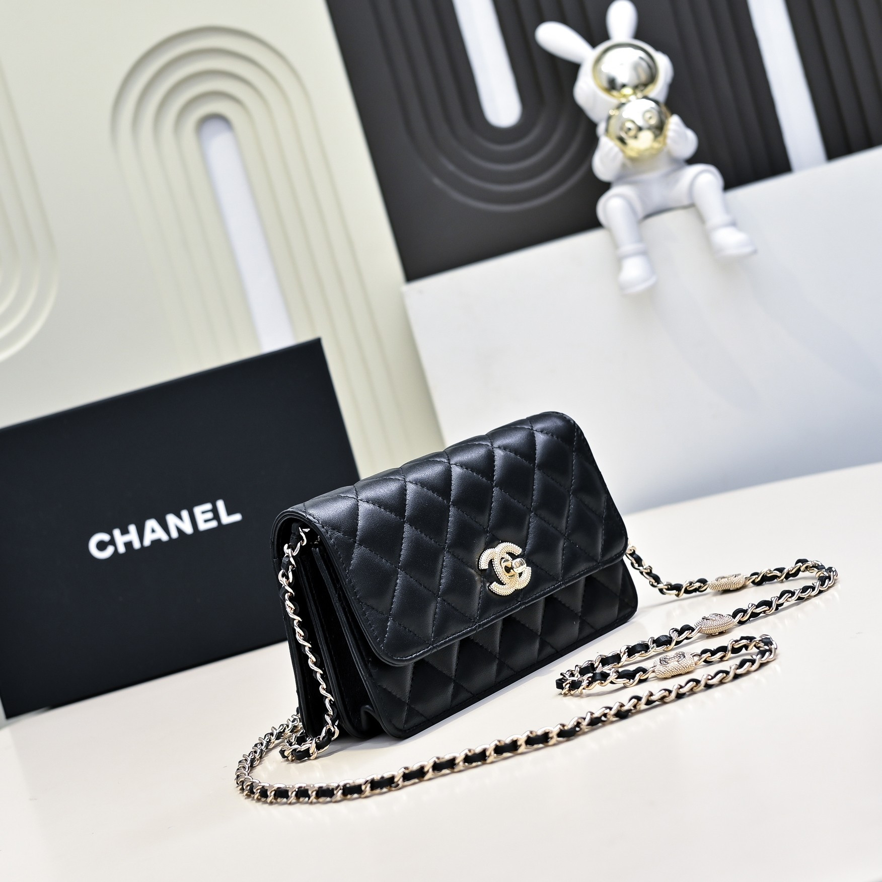 CHANEL Clutch with Chain 11x18.5x6cm
