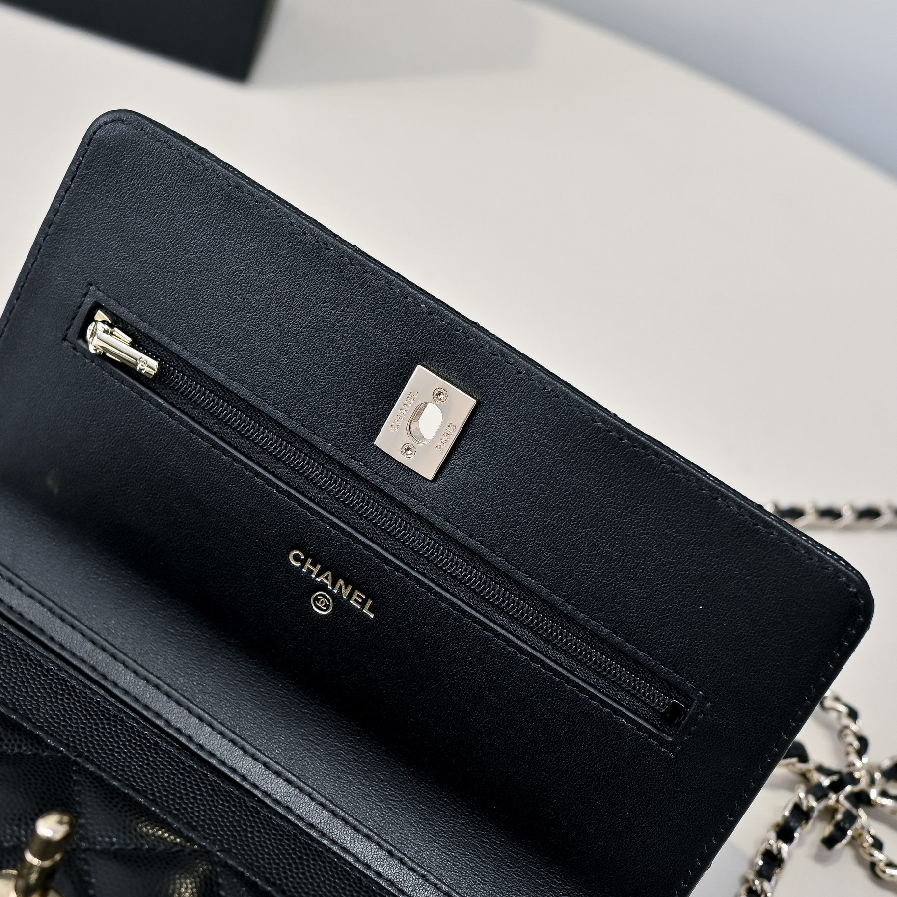 CHANEL WOC CLASSIC WALLET ON CHAIN 12.3x19.2x3.5cm