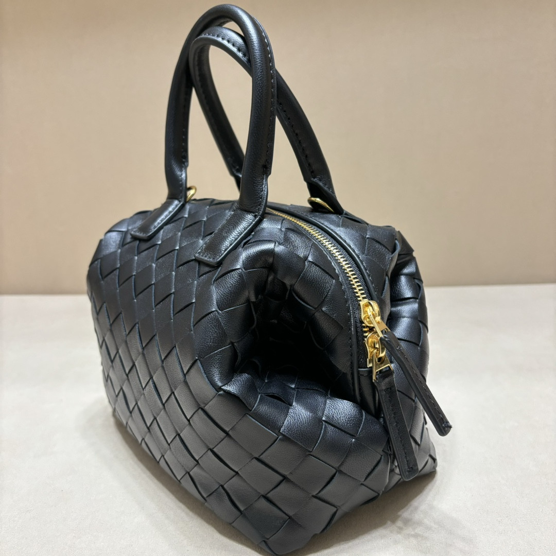 Bottega Veneta bauletto bag 20.5x15.5x10cm