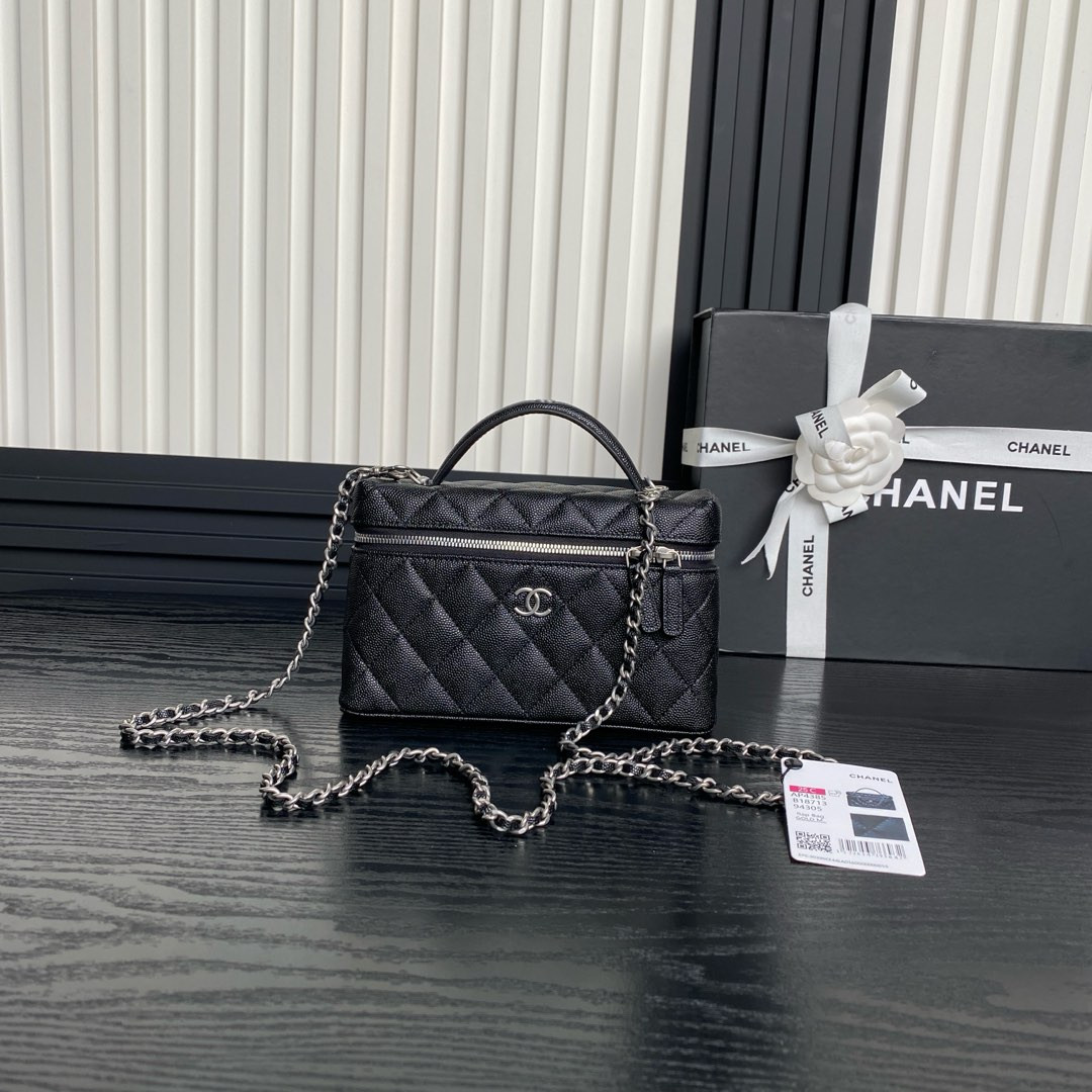 CHANEL with chain Handbag 14×18×3cm