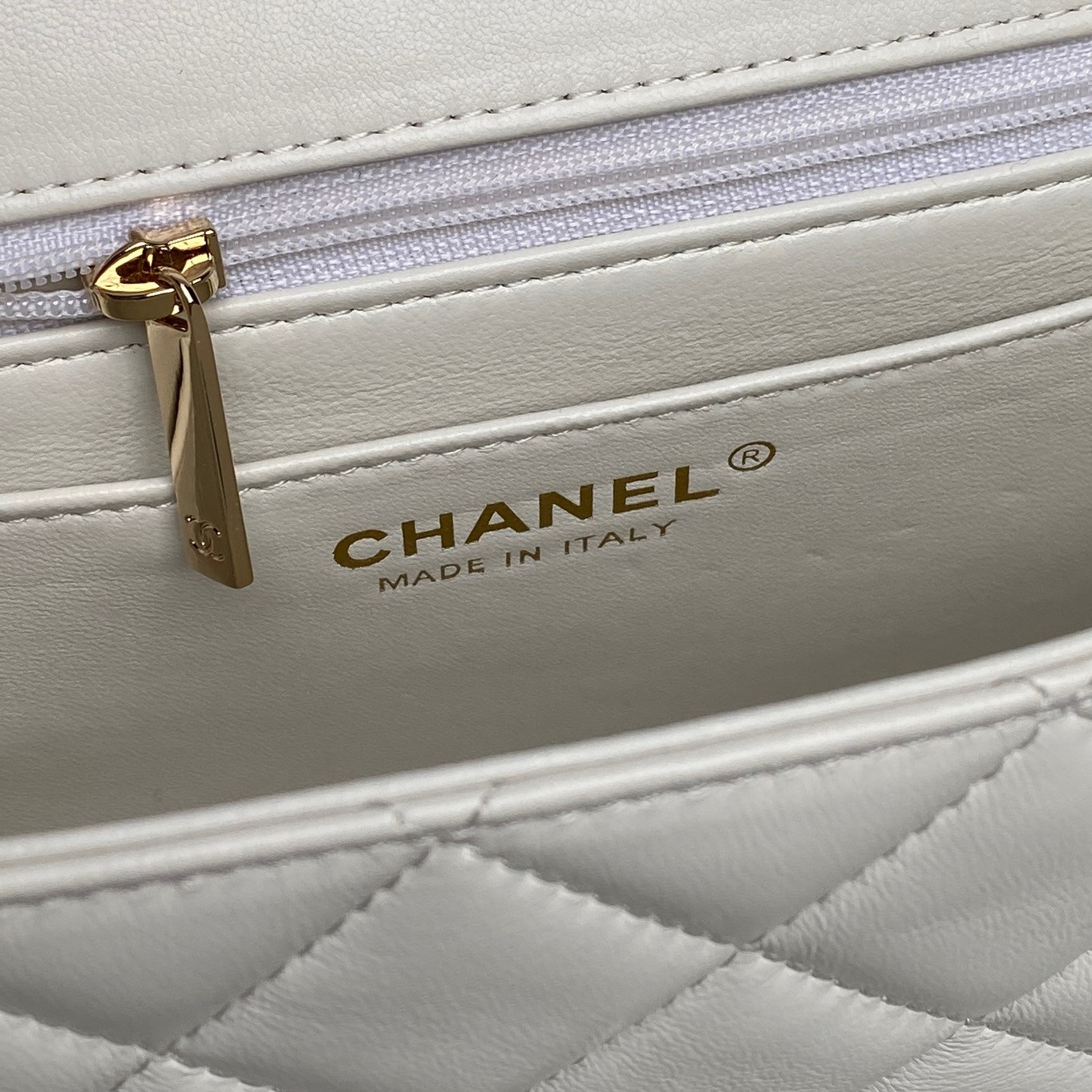 Chanel Mini Flap Bag AS5151 13.5 x 19.5 x 7cm