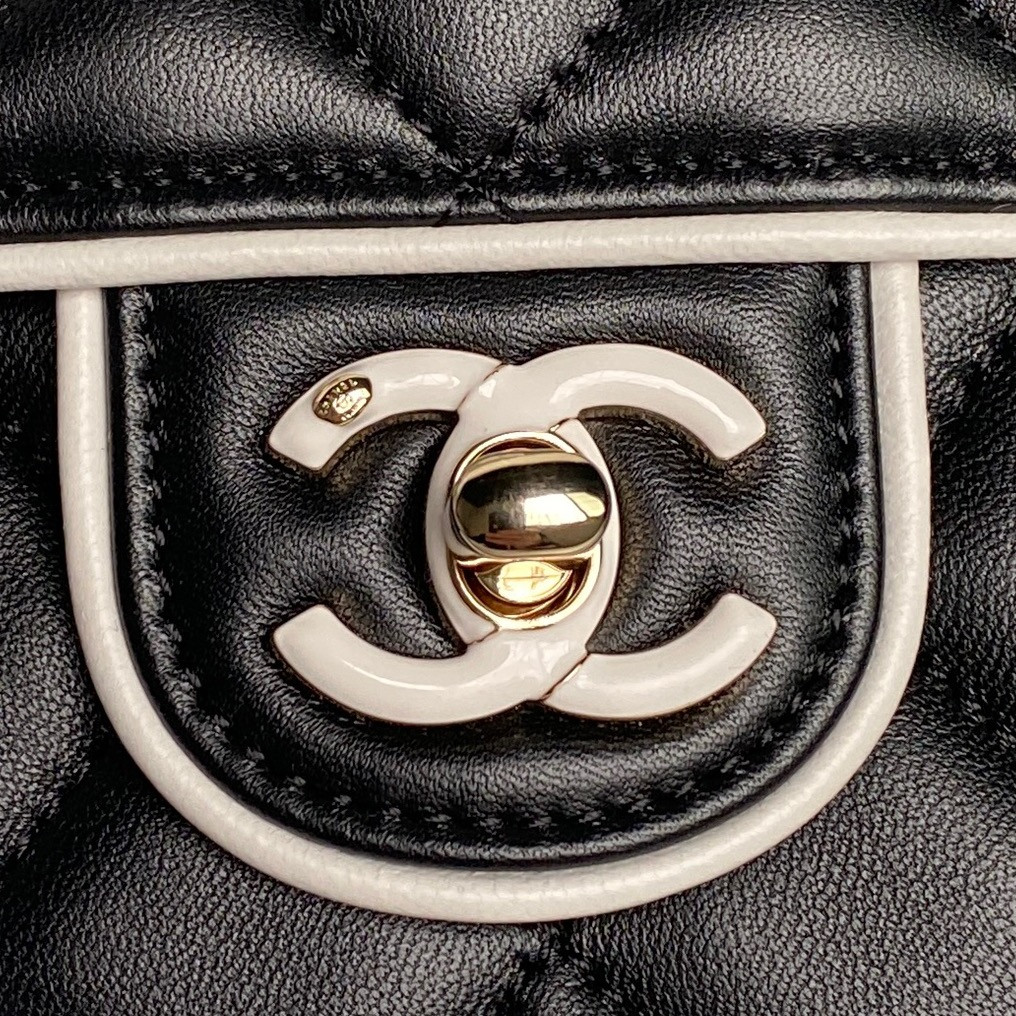 Chanel Flap Bag AS5150 16.5 x 23.5 x 6.5cm