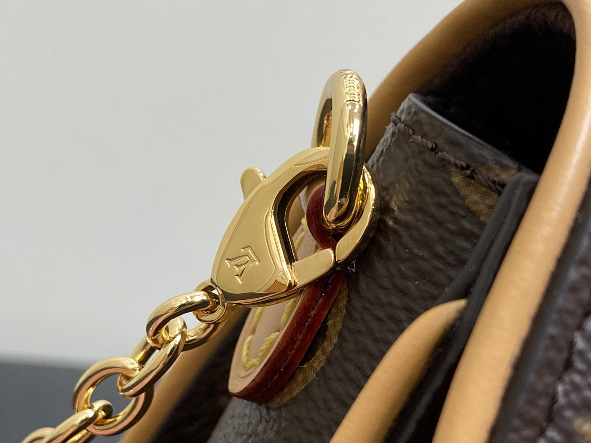 LV Pochette Camille M13566  20.5 x 11x6CM