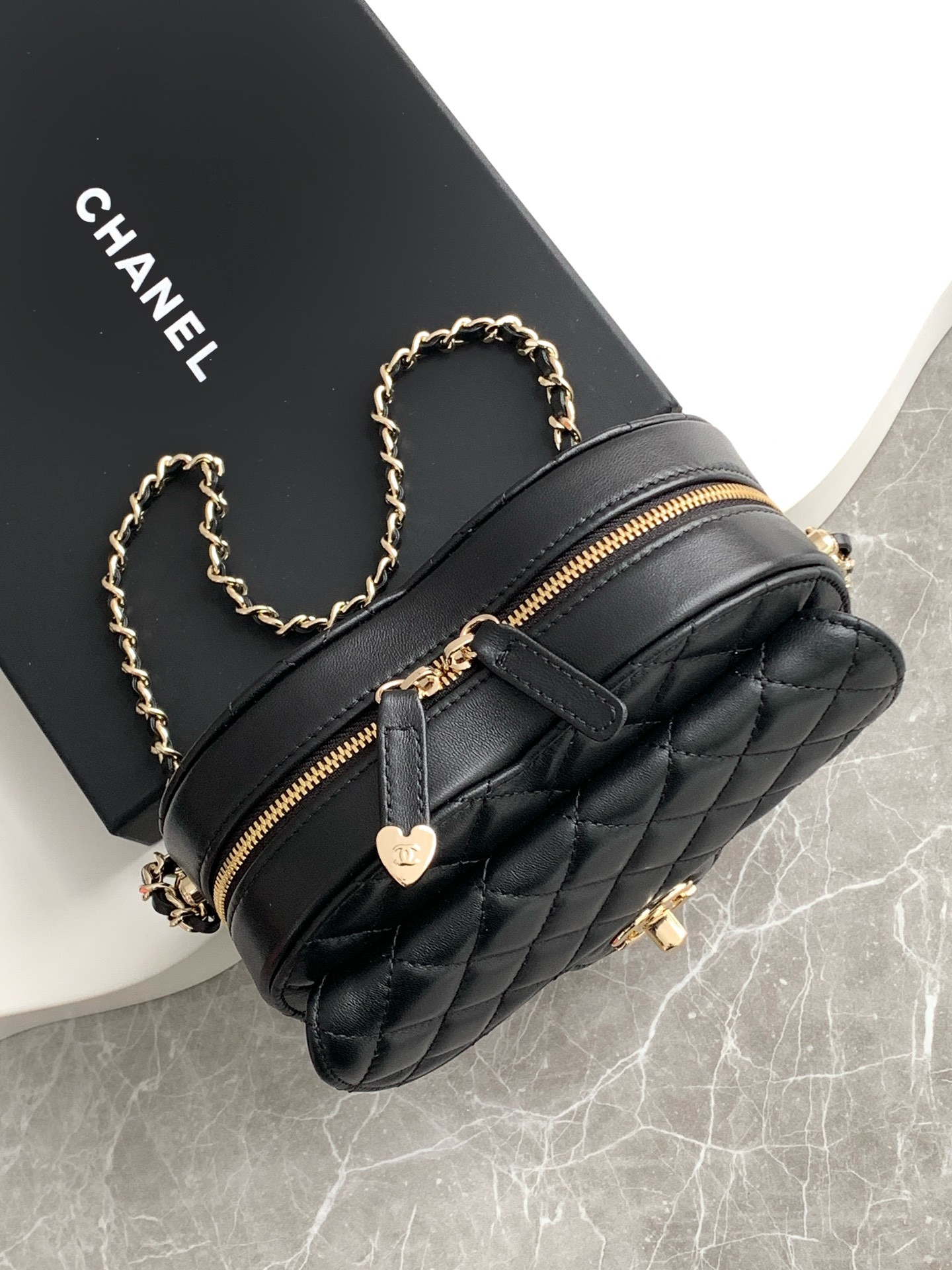 Chanel 22cc Love Bag AS3191 18x16.5x6.5cm