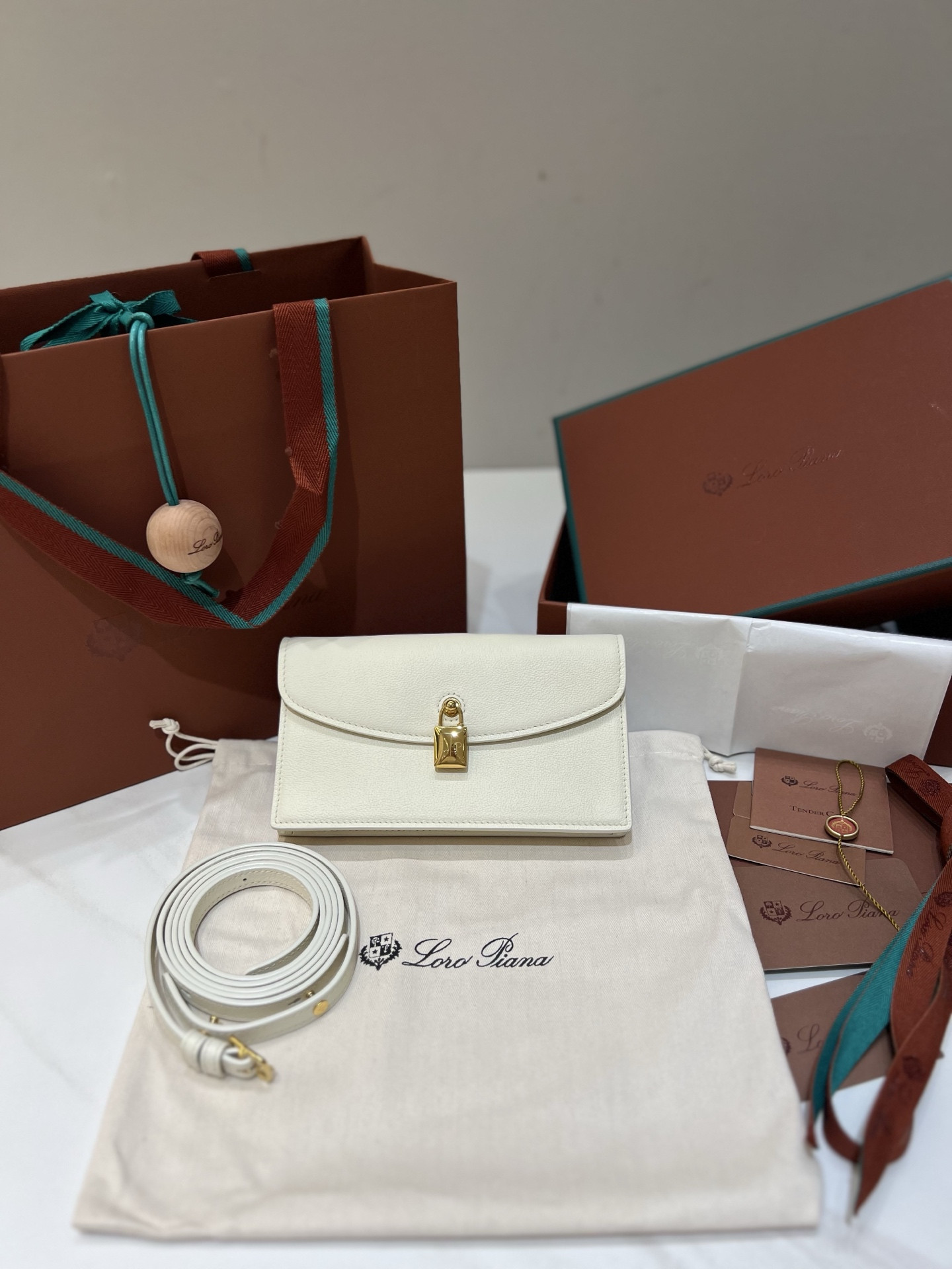 Loro Piana Extra Pochette 18 x 10 x 2.5 cm