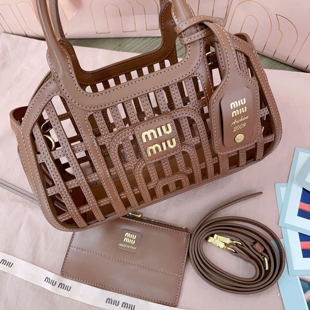 Miu Miu Leather basket 12.5x24x9cm