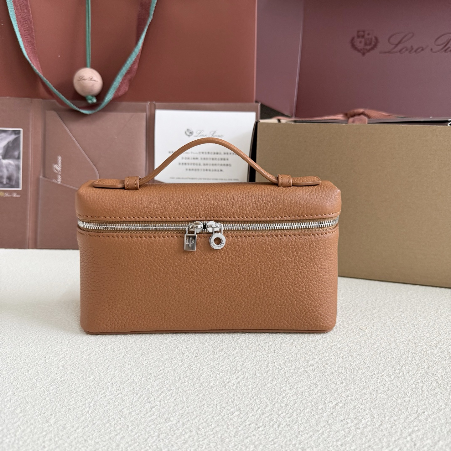 Loro Piana Extra Pocket L19 Grained Calfskin 11 x 19 x 6.5 cm