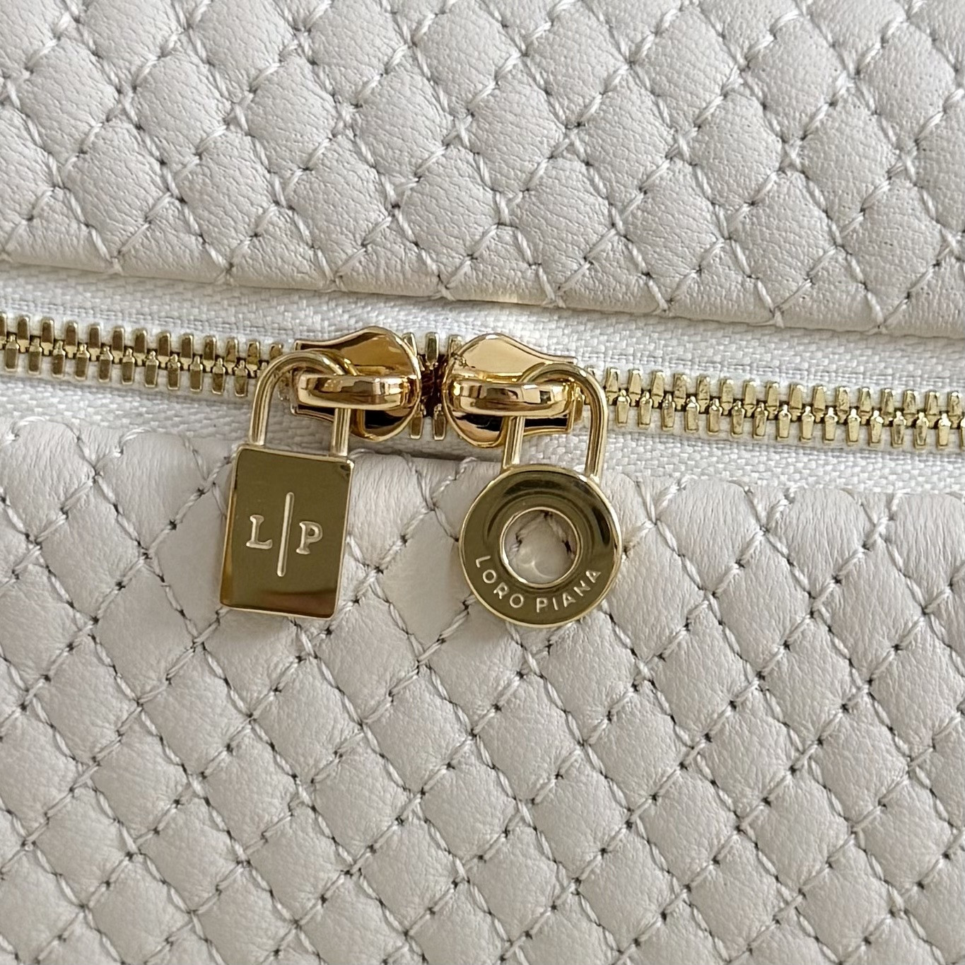 Loro Piana Extra Pocket L19 Lambskin 19x11.5x7cm